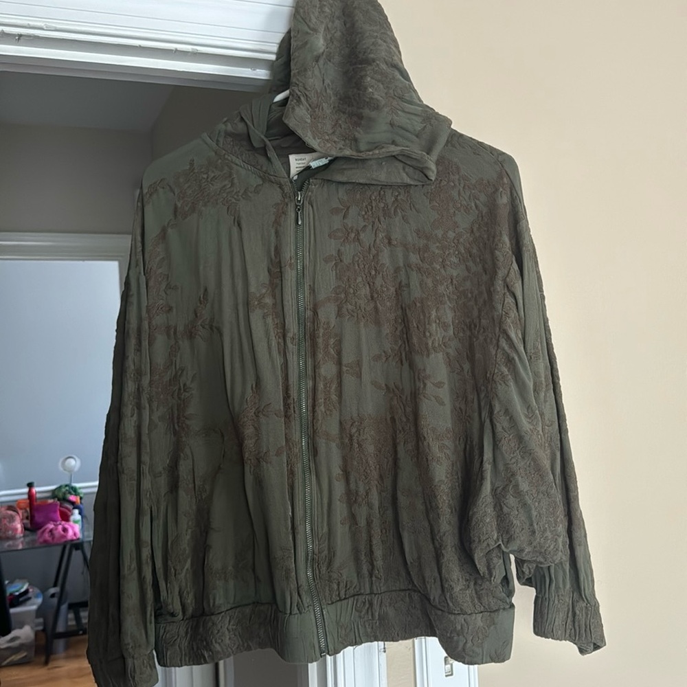 Saturday Sunday women’s green zip up jacket. Adorable pattern- medium
